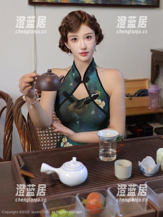秀人网 - 白小喵的私房旗袍是怎样让人只想借口“打个招呼”的？