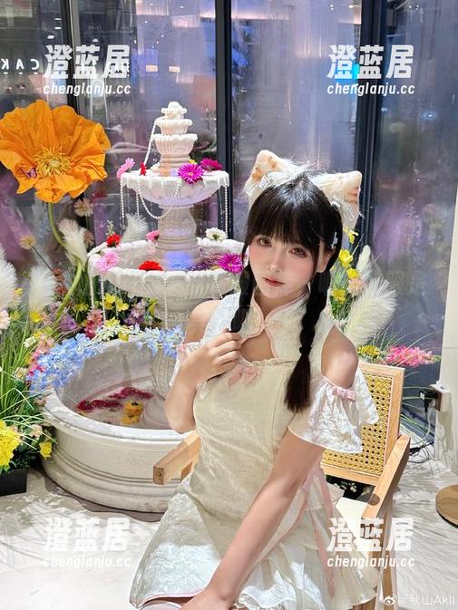 秋山AkI 看秋山AkI的最新制服图库,呃,衣服是其次吧...