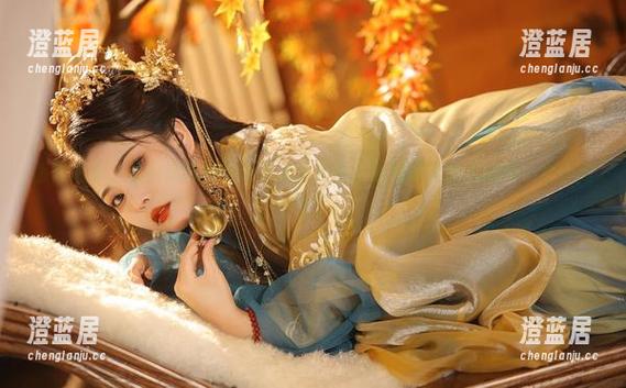 感叹之余，苏嫣嫣阿姨的无圣光女仆装，妙就妙在她选的每一个小细节。