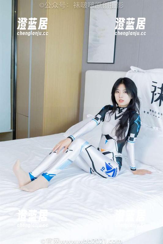 袜啵啵 - 搞怪私房写真，菠萝与皮鞋的趣味碰撞。
