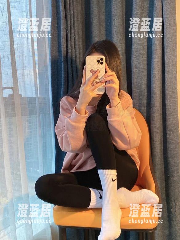 软妹小九九 微密圈 - 软妹小九九的写真分享,表情不美但美足能拯救一切!