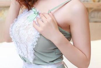 轰趴猫 – 不相信曲曲的比基尼私拍？那你一定没见过她的自由姿态！
