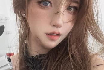 阿薰kaOri的内衣原图，精选中藏着不知名的调皮。