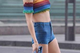 魔镜街拍 – 工作日常与黑丝的奇妙交汇，婷婷为我们奉上最新图集，开门见山。