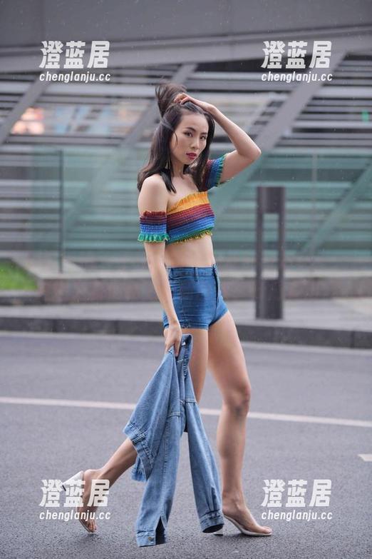 魔镜街拍-婷婷 魔镜街拍 - 工作日常与黑丝的奇妙交汇,婷婷为我们奉上最新图集,开门见山。