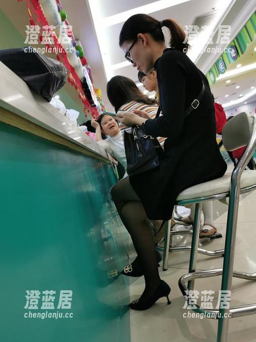 魔镜街拍 - 芝芝穿着蓝色泳衣，高清套图看得我有点飘呀